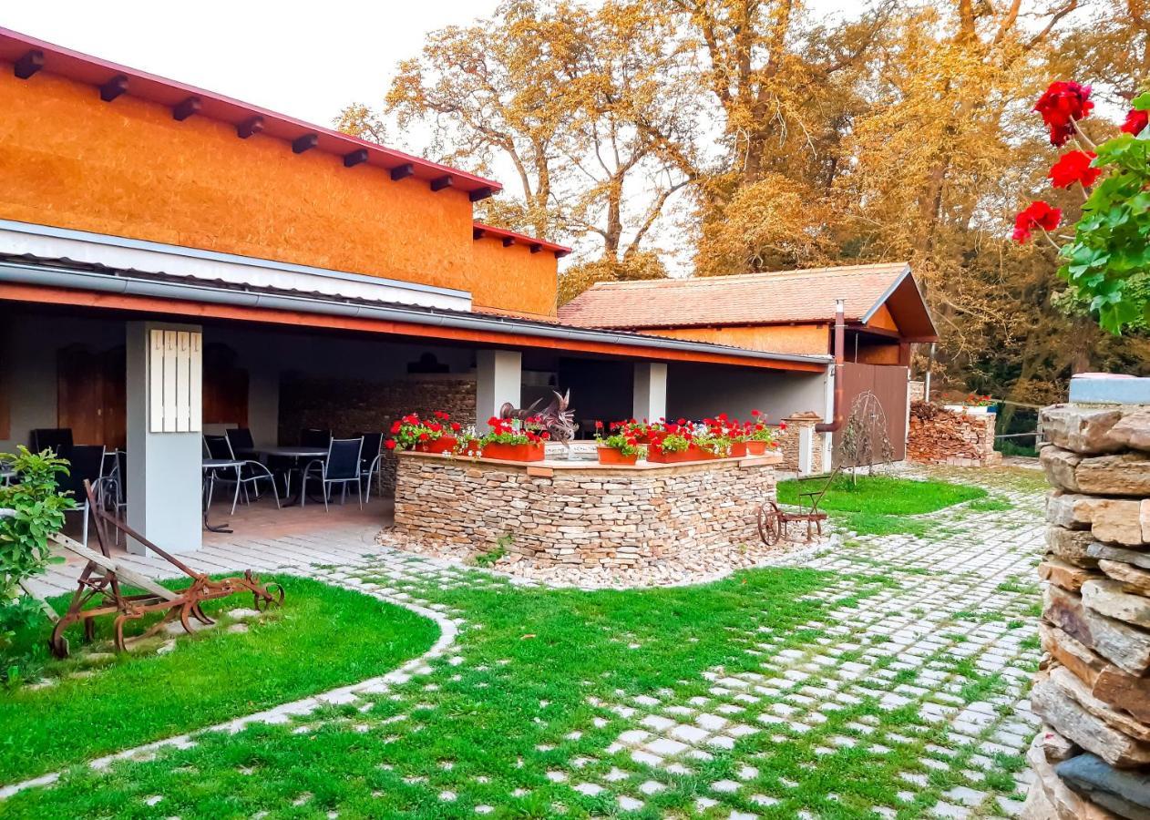 Hotel Restaurant Na Statku Náměšť nad Oslavou Exterior foto