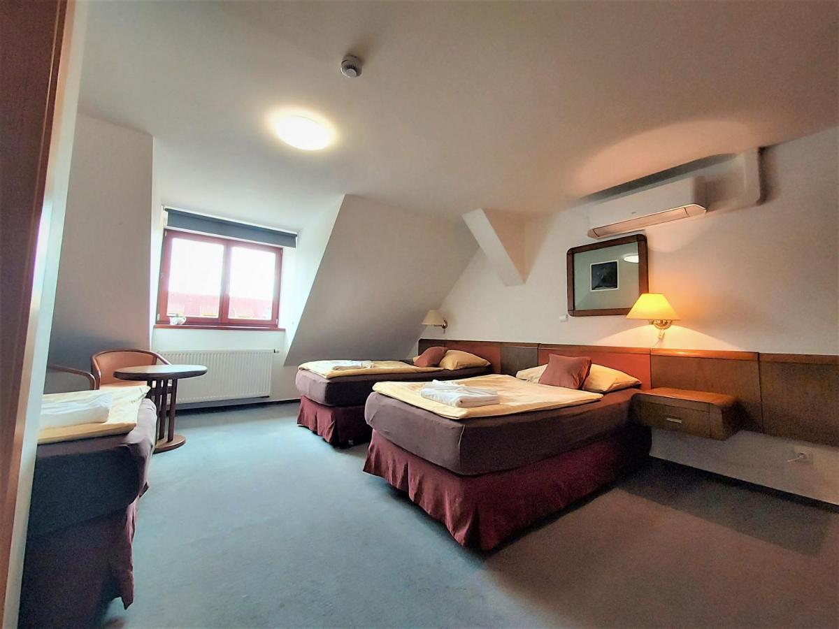 Hotel Restaurant Na Statku Náměšť nad Oslavou Exterior foto