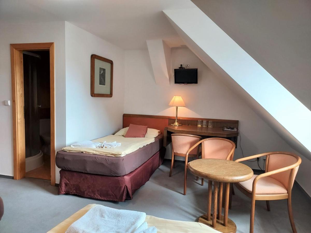 Hotel Restaurant Na Statku Náměšť nad Oslavou Exterior foto